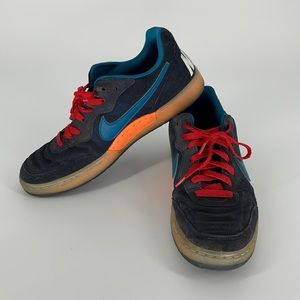 Nike blue tennis shoes